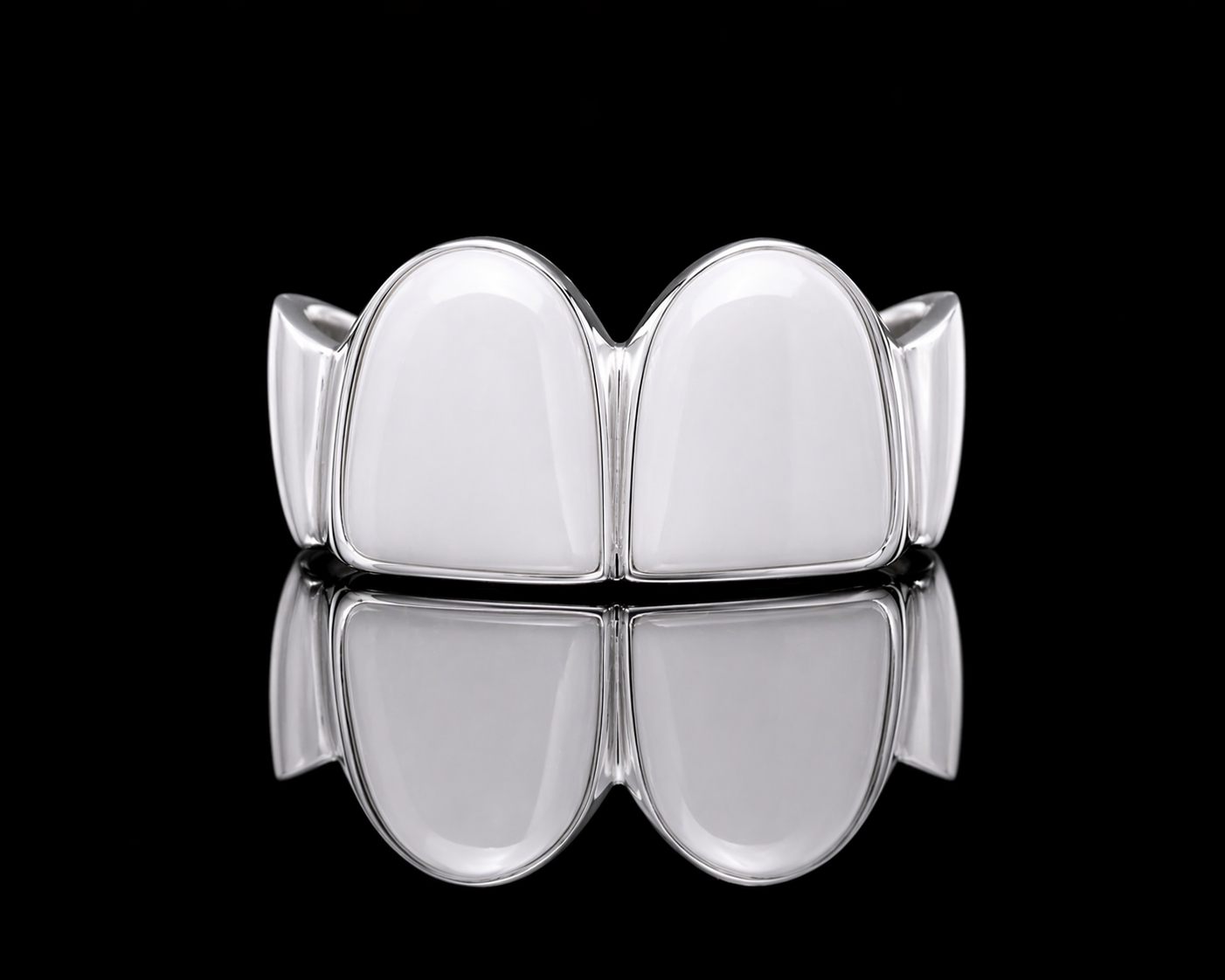 Ceramic dental jewel in luminous white with a fine gold frame — Atelier Fabbro